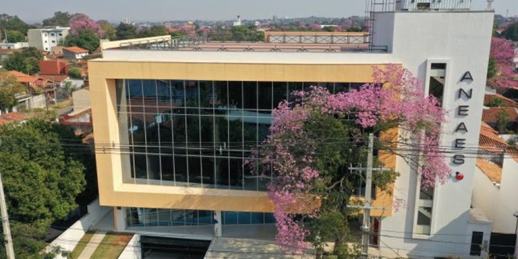 ANEAES frena temporalmente la creación de nuevas universidades e institutos superiores en Paraguay
