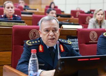 Ejecutivo oficializa el ascenso de César Silguero como Comisario General Comandante de la Policía Nacional