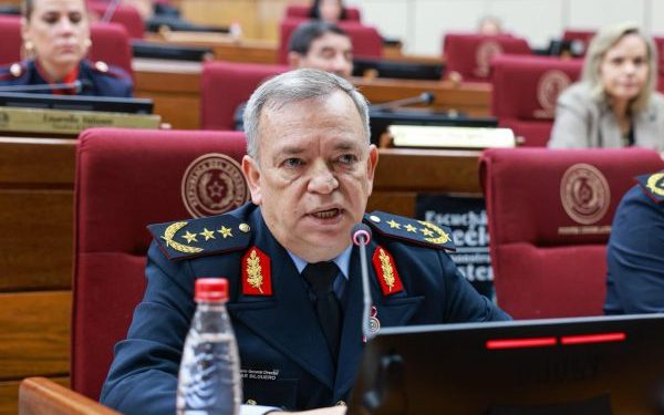 Ejecutivo oficializa el ascenso de César Silguero como Comisario General Comandante de la Policía Nacional