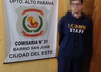 Estudiante brasileño fue sorprendido hurtando chocolatede una cadena de minimercados