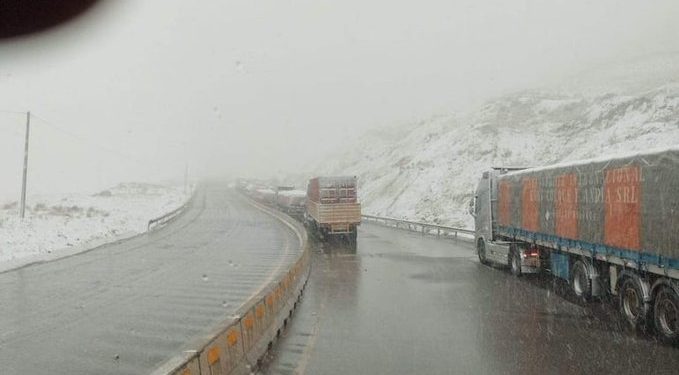 Camioneros paraguayos permanecen varados en Bolivia desde hace 22 días por bloqueos en las rutas