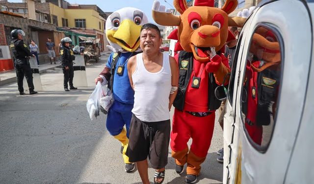 Mascotas del Mundial, pero de la Policía: así cayó traficante de drogas en Perú