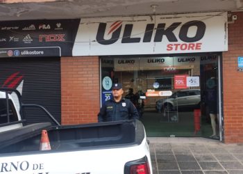 Denuncian hurto de raquetas de pádel en local comercial de Asunción