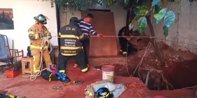 Hombre muere sepultado tras derrumbe de un pozo en Villa Elisa