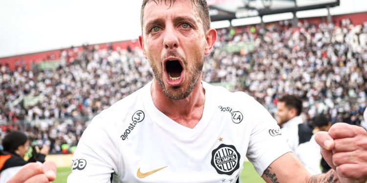 La emotiva despedida de Olimpia a Alejandro Silva