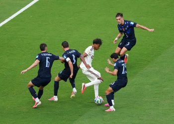 Uruguay eliminado del Mundial al caer 1-0 ante España