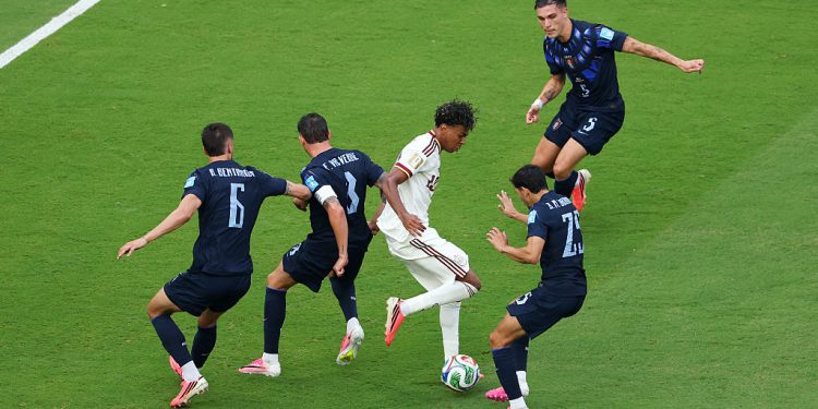 Uruguay eliminado del Mundial al caer 1-0 ante España