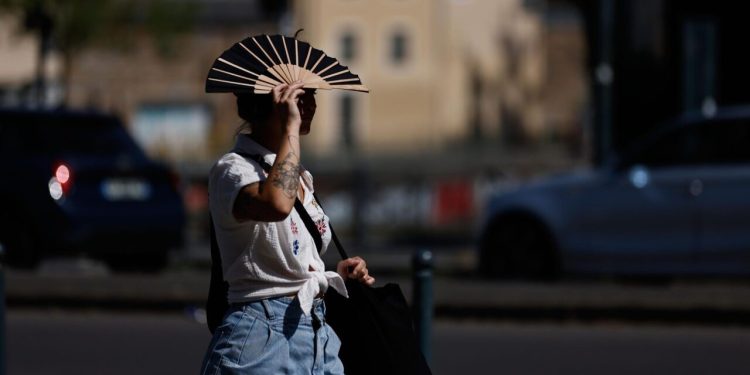 Alerta roja ante ola de calor que podría reescribir récords en Francia