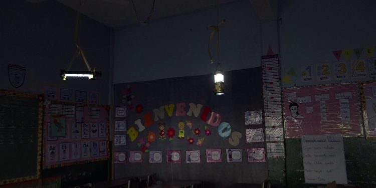 El frío reabre debate sobre horario escolar: padres piden retrasar ingreso a clases