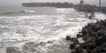 Fuertes tormentas provocan inundaciones y deslaves en Japón