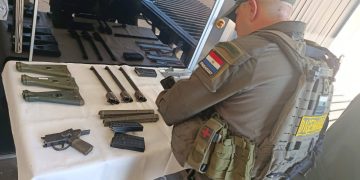 Decomisan componentes de fusiles de uso militar durante control en el Silvio Pettirossi