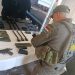 Decomisan componentes de fusiles de uso militar durante control en el Silvio Pettirossi