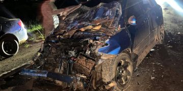 Automóvil chocó contra camioneta estacionada y dejó como saldo dos heridos graves