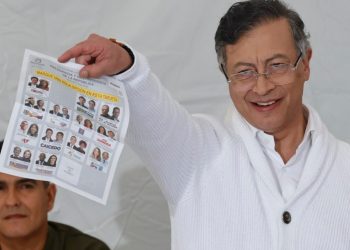 Críticas por rechazar resultados «¡qué peligro! Petro quiere quedarse en el poder»