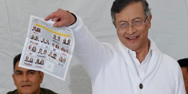 Críticas por rechazar resultados «¡qué peligro! Petro quiere quedarse en el poder»