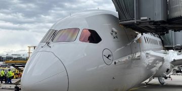 Colapsó tren de aterrizaje de avión y dejó a varios empleados heridos en Alemania