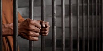 Hombre es condenado a 20 años de cárcel por abusar de su propia hija