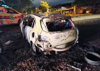Vehículo ardió en llamas en Zeballos Cué