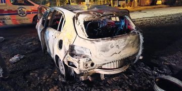 Vehículo ardió en llamas en Zeballos Cué
