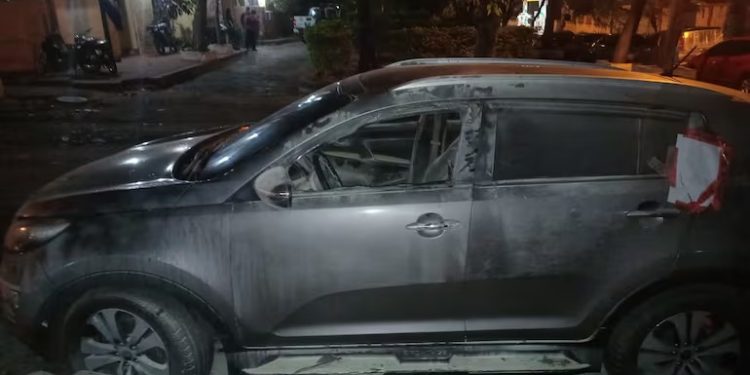Intentaron incendiar vehículo incautado a “La Vaca” frente a comisaría de Asunción
