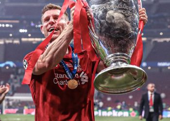 James Milner, récordman de la Premier League, se retira del fútbol profesional