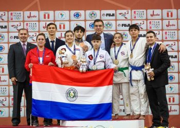 Jóvenes judocas paraguayos conquistan cinco medallas en el Sudamericano de Lima