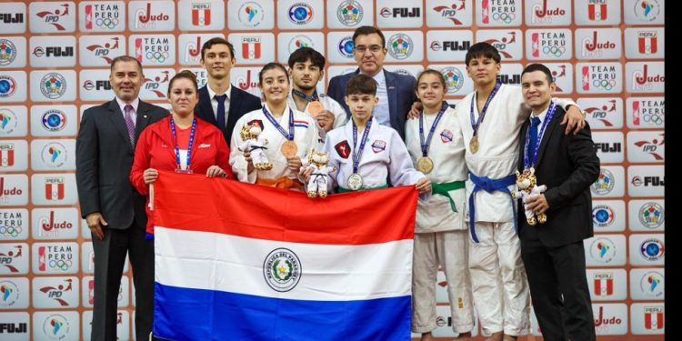 Jóvenes judocas paraguayos conquistan cinco medallas en el Sudamericano de Lima