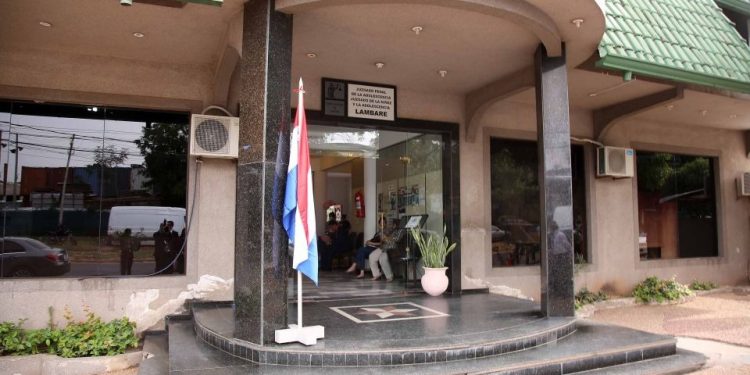Aumento del salario mínimo reajusta automáticamente las cuotas alimentarias, recuerda jueza de la Niñez