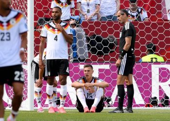 El alemán Nico Schlotterbeck se pierde el resto del Mundial por lesión de tobillo