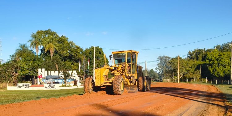Ponen a punto el camino de tierra entre Pilar y Humaitá antes de iniciar asfalto de hormigón