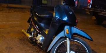 Buscaban una moto robada y descubrieron que el dueño se la olvidó haciendo compras