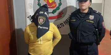 Mujer fue detenida tras morder a una policía en plena comisaría