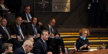 EE.UU reclamó más gasto en la OTAN y amenazó con exponer a aliados incumplidores