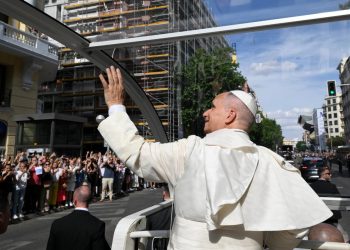 El papa León XIV congrega a más de un millón de personas en su segunda día en España