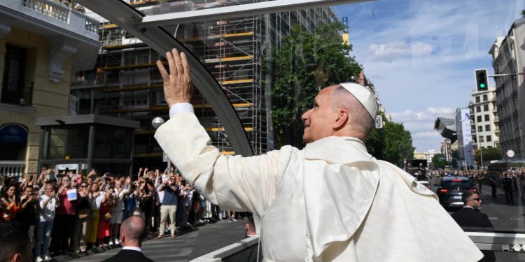 El papa León XIV congrega a más de un millón de personas en su segunda día en España