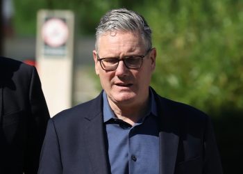 Primer ministro británico anuncia su dimisión