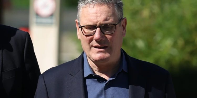 Primer ministro británico anuncia su dimisión