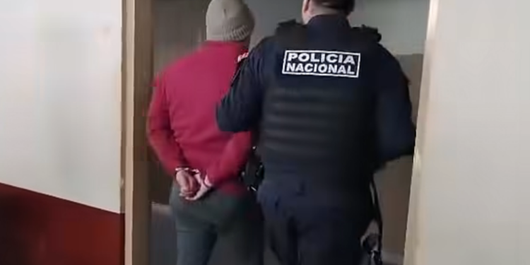 Se entregó policía sospechado de integrar banda dedicada a asaltos