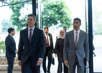 Santiago Peña recibe al ministro de Comercio de Emiratos Árabes Unidos y consolida proyectos en infraestructura y exportaciones cárnicas