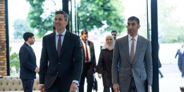 Santiago Peña recibe al ministro de Comercio de Emiratos Árabes Unidos y consolida proyectos en infraestructura y exportaciones cárnicas