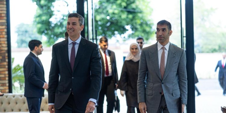 Santiago Peña recibe al ministro de Comercio de Emiratos Árabes Unidos y consolida proyectos en infraestructura y exportaciones cárnicas