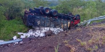Camionero pierde la vida tras vuelco en la cordillera del Mbarakaju