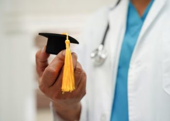 Advierten sobre riesgos sistemáticos de la proliferación de doctorados de «baja calidad»