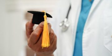 Advierten sobre riesgos sistemáticos de la proliferación de doctorados de «baja calidad»