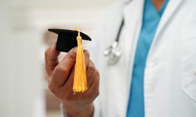 Advierten sobre riesgos sistemáticos de la proliferación de doctorados de «baja calidad»