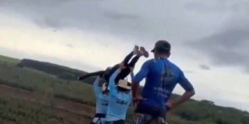 Joven brasileña hacía «bungee jumping», la lanzaron sin arnés y murió