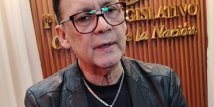 Exsenador asegura que Kattya González cayó en los mismos vicios que criticaba