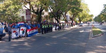 Reservistas del golpe de 1989 se movilizan frente al Ministerio de Defensa en reclamo de indemnizaciones