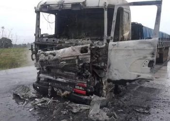 Tragedia rutera terminó con un fallecido y dos vehículos reducidos a cenizas