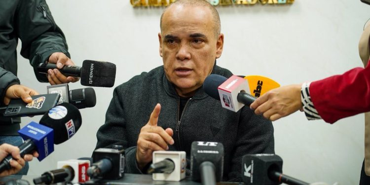 «Bachi» Núñez respalda aumento del salario y lanza críticas a los proyectos de la oposición